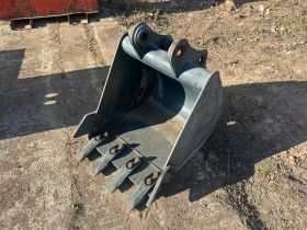 Image of a used Hyundai 35mm Pin Digging Bucket 19 INCH
