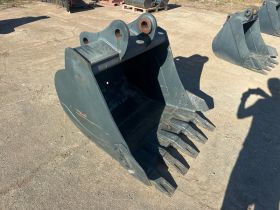 Image of a used Hyundai 65mm Pin Digging Bucket 44 INCH