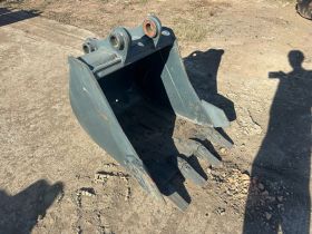 Image of a used Hyundai 55mm Pin Digging Bucket 32 INCH